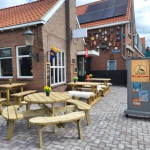 Steppen en frietjes eten